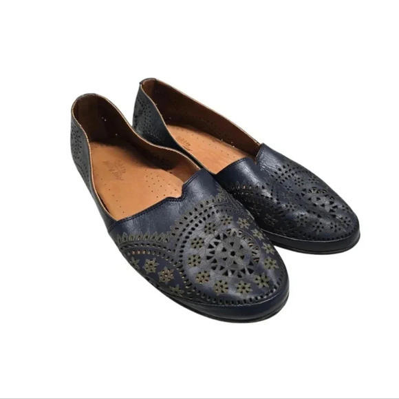 {Spring Step} Yamani Smoking Perforated Round Toe Slip-on Mini Heeled Flat - - Picture 1 of 13